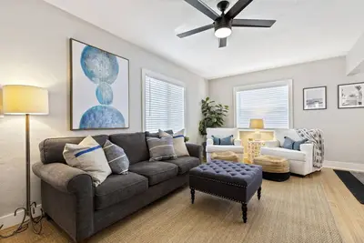 Image de Paradise on Palmway 3/2 Cottage Walk to the Beach