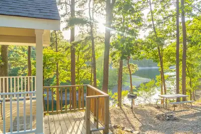 Image de Dogwood Cottage at Safe Harbor Brady Mountain on Lake Ouachita!
