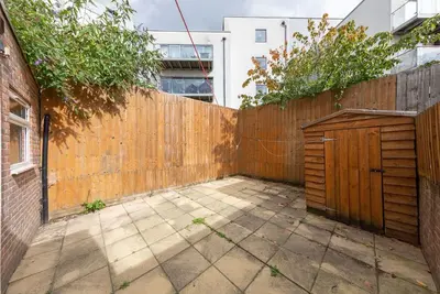 Image de Lovely 2-bedroom apartment with a private garden