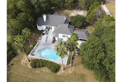 Image de Lake Front Home with Pool! Jet Ski rental available! !