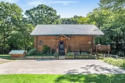 Image de Luxury log cabin w/ access to Ford Lake! Sleep 14