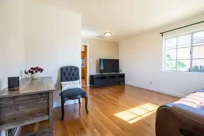 Image de Cozy Home! Plenty of Parking. Back yard.