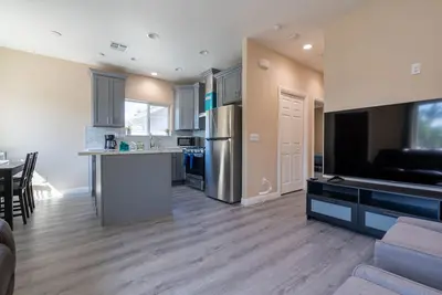 Image de New Built, Cozy Home - 2bdrm, 2 bath