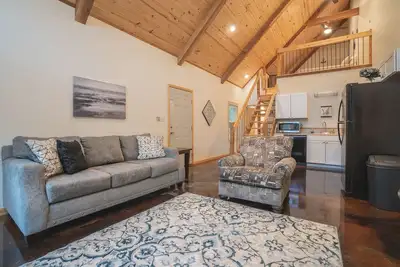 Image de Cabin C at Safe Harbor Brady Mountain on Lake Ouachita!