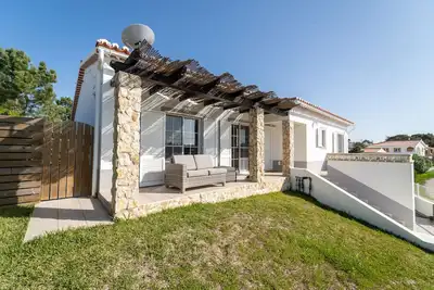 Image de Beautiful 3br Modern Villa w/Heating, Private Pool and Backyard in Vale da Telha