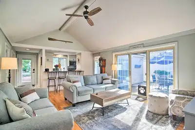 Image de 2 Mi to South Cape Beach State Park: Home w/ Yard!