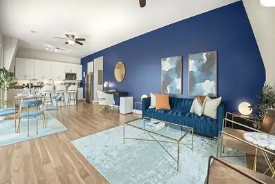 Image de Old Town Alexandria 3-Bdrm Penthouse <> King Beds