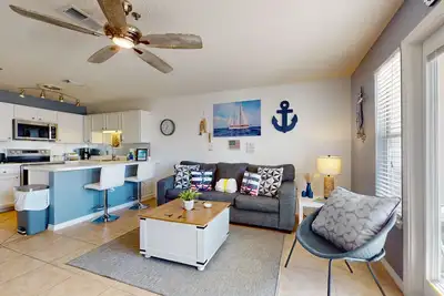 Image de Lovely condo near the beach with a pool, hot tub, central Ac, & W/D