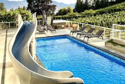 Image de Year-Round Heated Pool, Hot Tub, Private Vineyard, Lake Views