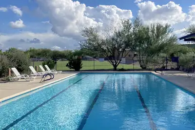 Image de Exquisite Home with casita included. Community pool, near Saguaro East Park.