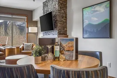 Image de 3 Sisters Mountain Views | Hot Tub & Heated Pool