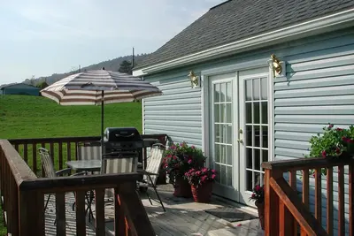 Image de Breezy Meadow One Custom-built cottage, 1 of 2, under 1 mile from Dreams Park