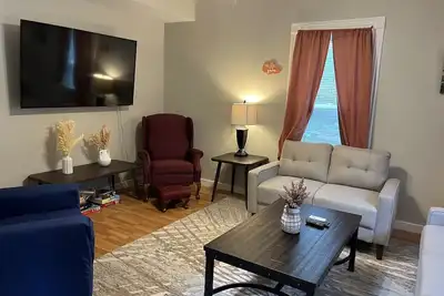 Cherry Hill 5 minutes to All Star Village, updated, near shops & restaurants