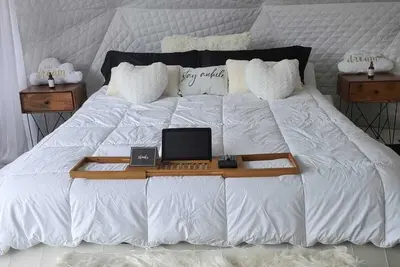 Image de Waterfront Cottage/Hotub/Outdoor Shower/private sand beach/2pet/2-14+guests