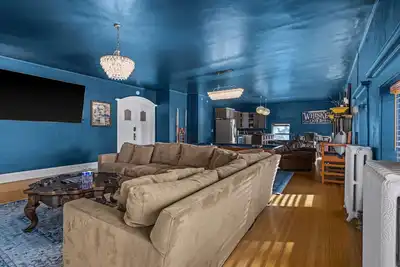 Image de Billiards Suite | 1, 100sqft Lounge Inspired Luxury