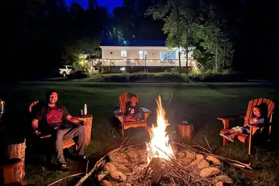 Image de Cozy Waterfront Family Cottage - Arden on the Lake (Pet Friendly! )