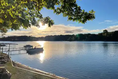 Image de Waterfront Getaway on Beautiful Long Lake!