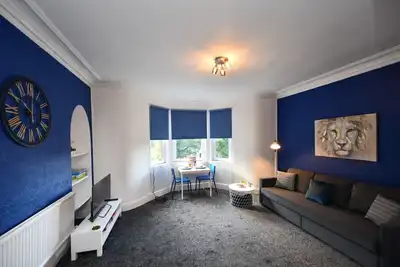Image de The Wee Lion -1 bed newly refurbished first floor flat in Troon