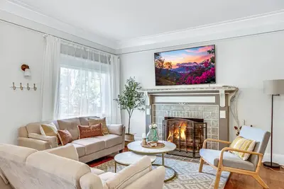 Image de A Huge, Calm, Relaxing, Beautiful Home w Swim Spa close to Universal Studio