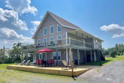 Image de Rustico View Retreat- New rental, Perfectly located 4bdrm with wraparound deck