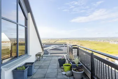 Image de The Dell 18 - With golf course and sea views!
