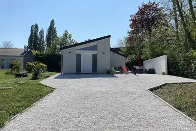 Image de Villa avec jardin et parking privé