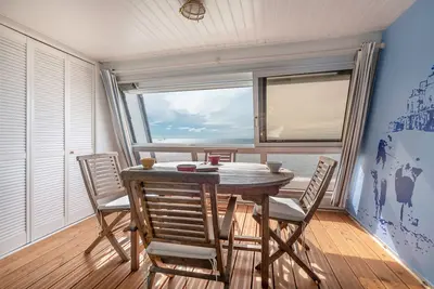 Image de Face à la mer, appartement sous les toits pour 4