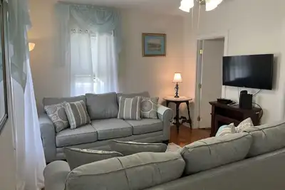 Goose Pond One Less than 1 mile to All Star Village, 1st floor, immaculate apt