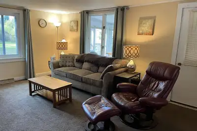 Hemlock - Quiet neighborhood, fire pit, large backyard, near All Star Village