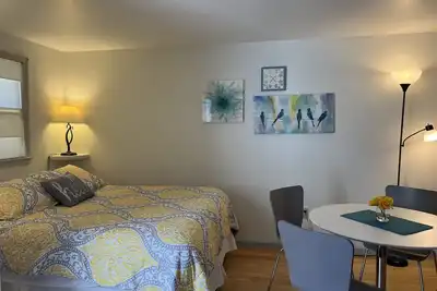 Image de Highland Haven Under 5 minutes to All Star, 2nd floor studio, private entrance