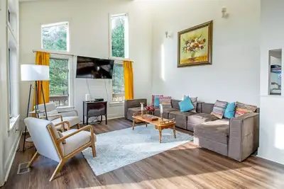 Image de Updated Flooring, New Hot Tub, Resort Amenities!