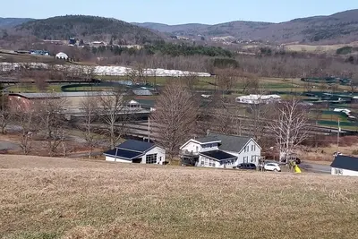 Image de Across from Dream Park -  6 bdrms - 3 baths - game room!