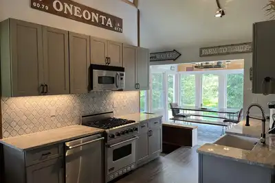 Shagbark Hill - 1 mile to All Star Village, game room, private pond