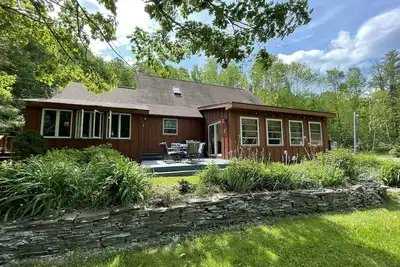 Image de Smiling Pines - Unique getaway - private pond, kayaks, fire pit, king bed