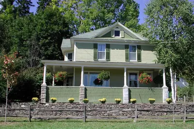 Image de Terrace Lawn  Awesome location 1/2 mile to Dreams Park, 5 bdrm home, shared pool