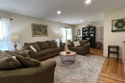 Wake Robin Cottage - Recent renovation 4 bdrm/ 4 bath home close to tournaments