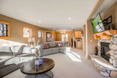 Image de Crossroads Nordic Townhome: Spacious, On Bike Path