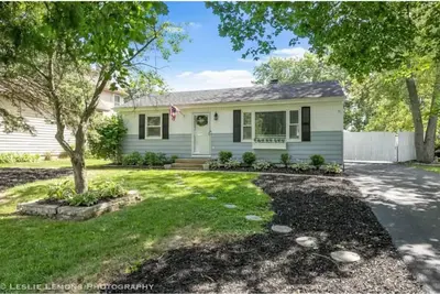 Image de Fully Fenced In-Pet Friendly Cozy North Naperville 3 Bed 2 Bath Home