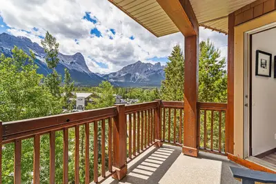 Image de 180° Mountain Views | Two Hot Tubs | New Design