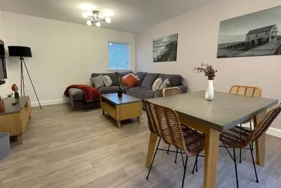 Image de Harbourside, Luxury Two Bedroom Townhouse with Bike store – Sleeps 6