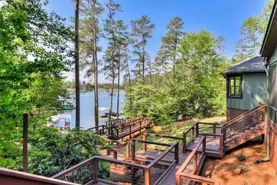 Image de Cozy Lakefront Escape w/ Views and Dock