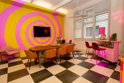 Image de Fun and Cheeky 70s Styled City Apartment