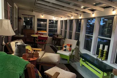 Image de Cozy home in a peaceful setting close to Rush Lake.