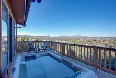 Image de Hot Tub, Mountain Views: Scenic Prescott Home