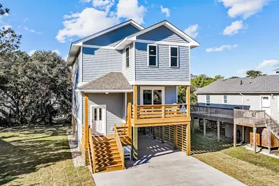 Image de Enchanting home with a deck, full kitchen, central Ac & washer/dryer