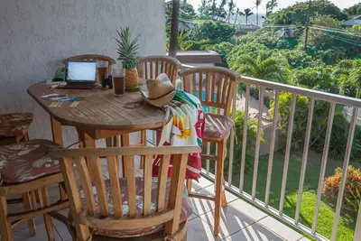 Image de Condo #310 Great Views from 3rd floor corner unit! Short walk to beach!