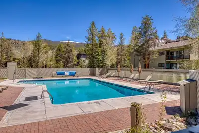 Image de Cozy 3br West Keystone condo w/ pool, hot tub, and shuttle to ski slopes!