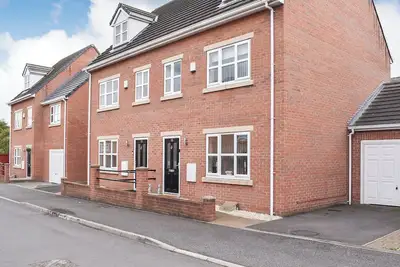 Image de 4 chambres à coucher à Normanton