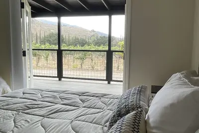 Image de Stay in the Vineyard with Wrap-around Deck with Animals & Farm minutes from town