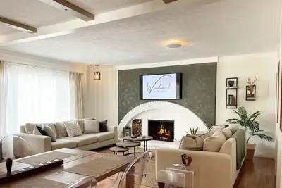 Image de Cozy Winter Escape - Ski, Hike & Chill by the fire